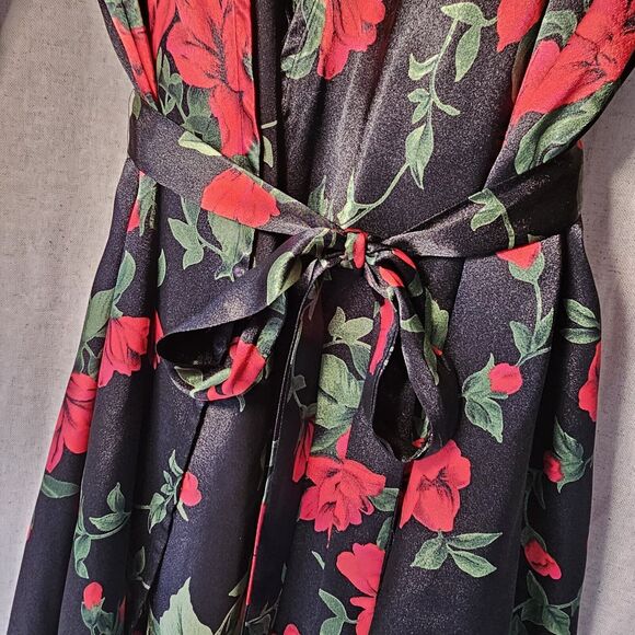 Morgan Taylor Intimates Women's M Peignor Set Black With Roses Robe & Nightie - Picture 4 of 10